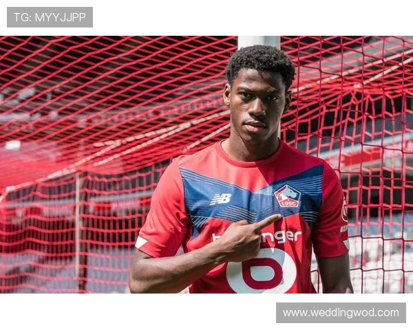 乔纳森·戴维与热苏斯：全能前锋的生涯路径对比